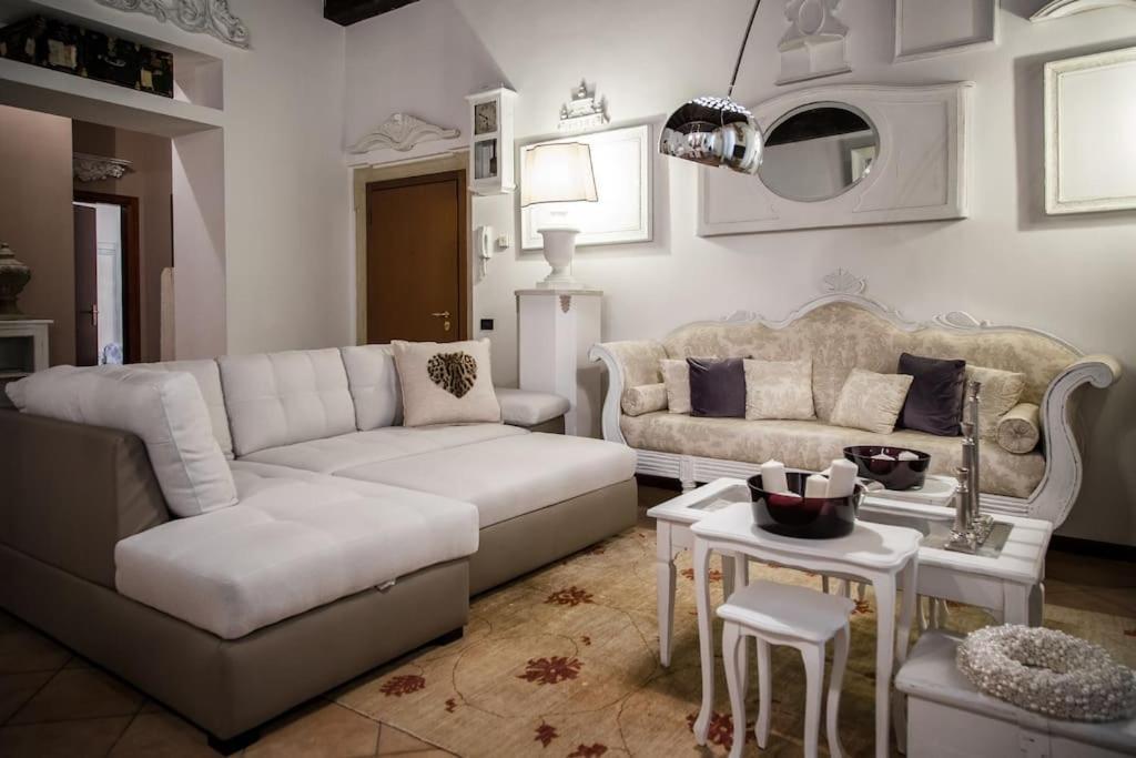 Piazza Erbe Luxury Apartment Верона Екстериор снимка