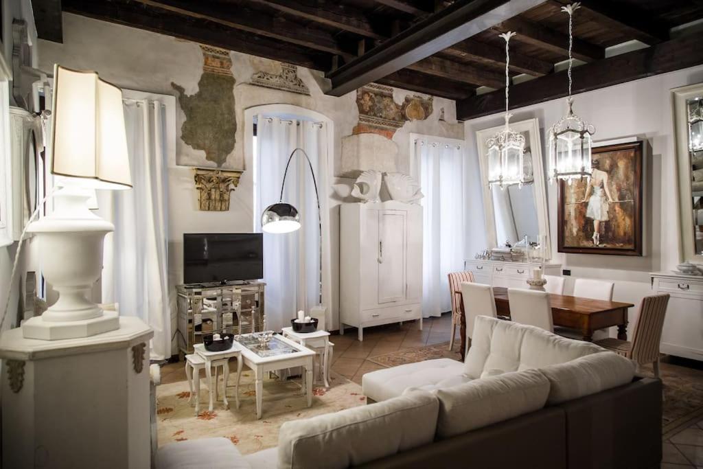 Piazza Erbe Luxury Apartment Верона Екстериор снимка